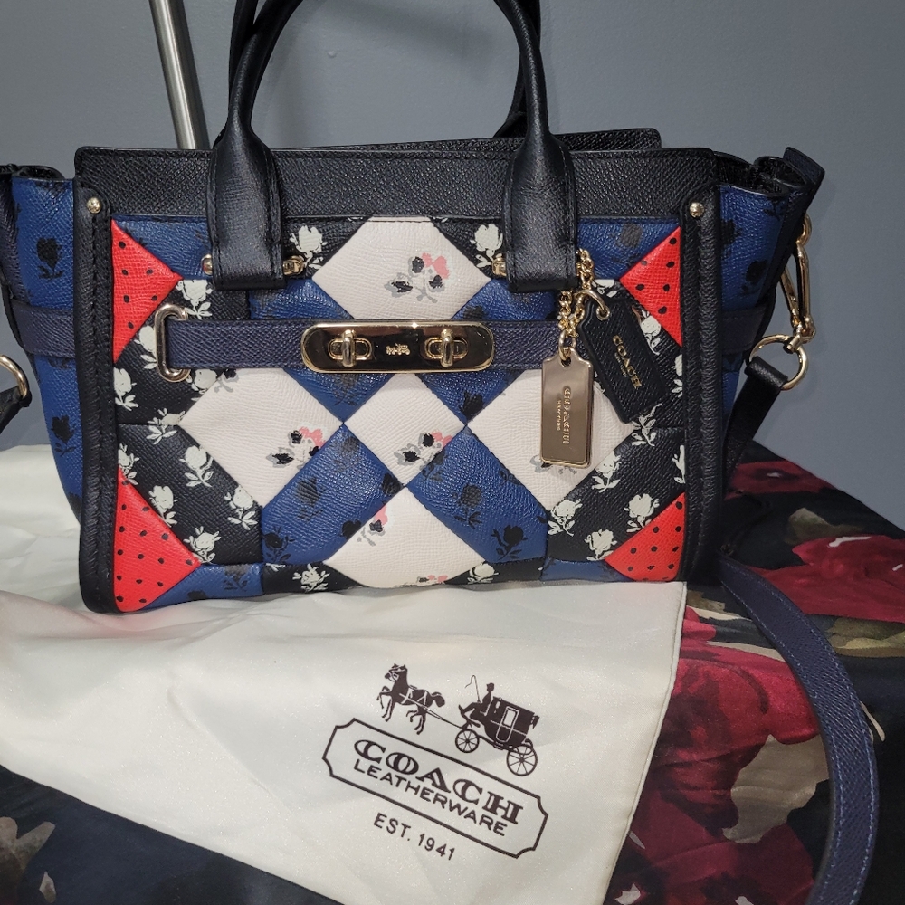 **RARE**COACH SWAGGER PATCHWORK PRINT.